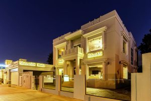 How To Budget Smartly For A Bespoke Luxury Kitchen